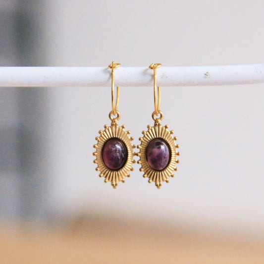 Delicate earring with carved oval stone - purple/gold